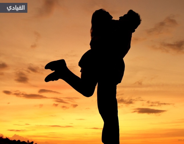 فوائد كبيرة للعناق بين الزوجين.. تعرف عليها